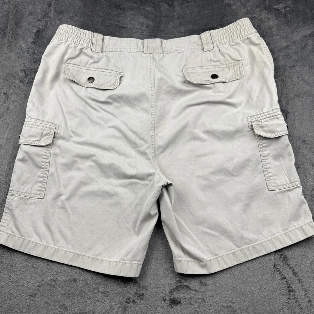 Roundtree & Yorke Cargo Shorts Mens 42W Khaki Elastic Waist Cotton Good